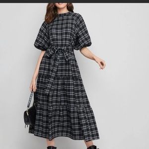 NWOT puff sleeved plaid dress